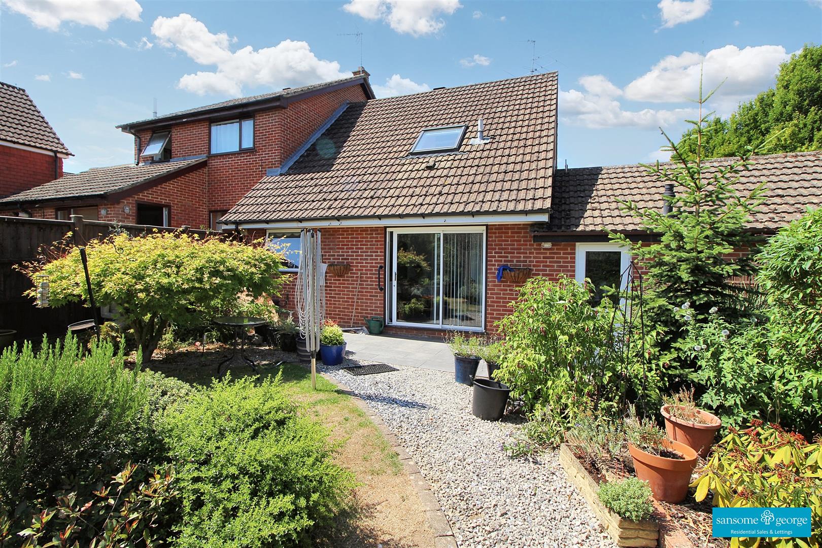 3 bed property in Sheraton Drive, Reading